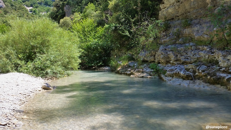 La nature et l'eau dans les gorges du Toulourenc