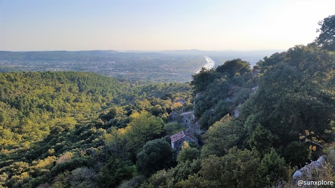 Le village troglodyte abandonné dans le Vaucluse et la vallée du Rhône