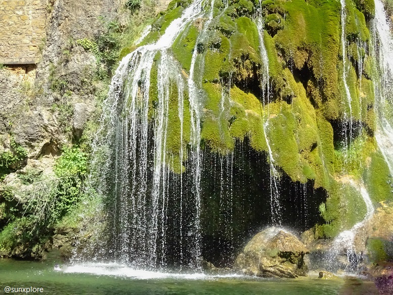 Au plus près de la cascade de Saint-Chély-Du-Tarn, dans les gorges du Tarn